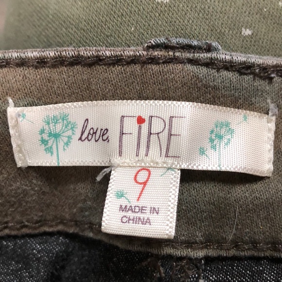 Love Fire Size 9 Camo Strech skinny jeans super stretchy. - Picture 9 of 10